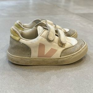 Veja girls sneakers